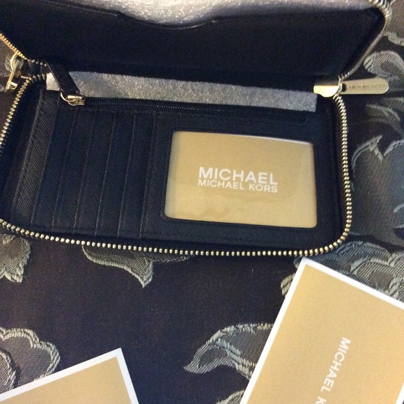 Authentic Michael Kors Jet Set Travel - Picture 4 of 6